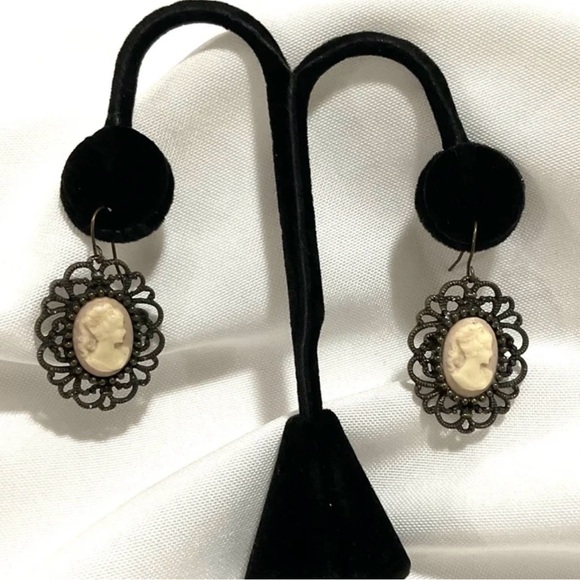 Cameo Hoop Earrings - Picture 6 of 6